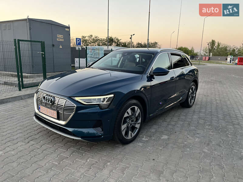 Позашляховик / Кросовер Audi e-tron 2020 в Дніпрі