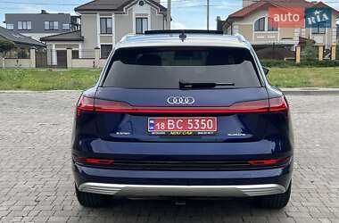 Внедорожник / Кроссовер Audi e-tron 2021 в 