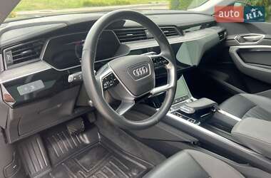 Внедорожник / Кроссовер Audi e-tron 2021 в 