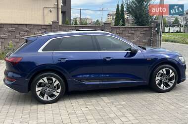 Внедорожник / Кроссовер Audi e-tron 2021 в 