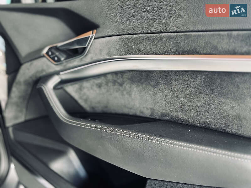 Внедорожник / Кроссовер Audi e-tron 2020 в Одессе