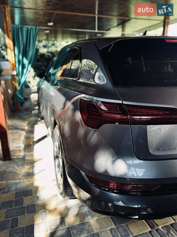 Внедорожник / Кроссовер Audi e-tron 2020 в Одессе