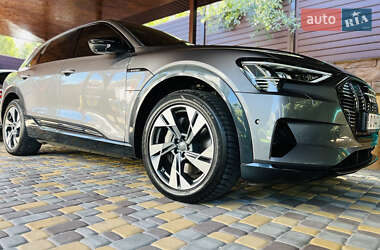 Внедорожник / Кроссовер Audi e-tron 2020 в 
