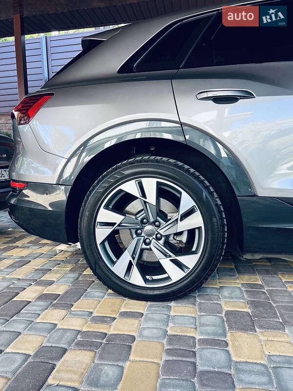 Внедорожник / Кроссовер Audi e-tron 2020 в Одессе