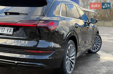 Позашляховик / Кросовер Audi e-tron 2019 в 
