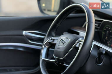 Позашляховик / Кросовер Audi e-tron 2019 в 