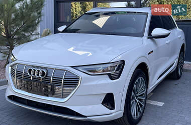 Позашляховик / Кросовер Audi e-tron 2019 в 