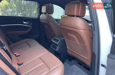 Позашляховик / Кросовер Audi e-tron 2019 в 