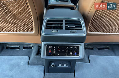 Позашляховик / Кросовер Audi e-tron 2019 в 