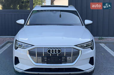 Позашляховик / Кросовер Audi e-tron 2019 в 