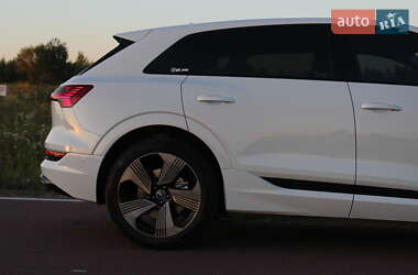 Внедорожник / Кроссовер Audi e-tron 2022 в 