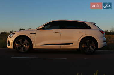 Внедорожник / Кроссовер Audi e-tron 2022 в 