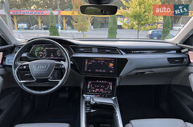 Внедорожник / Кроссовер Audi e-tron 2019 в 