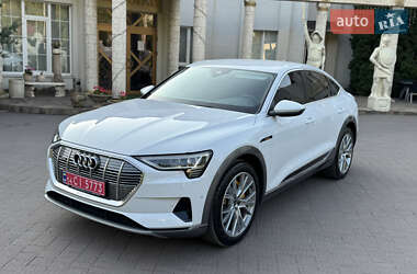 Позашляховик / Кросовер Audi e-tron 2023 в 
