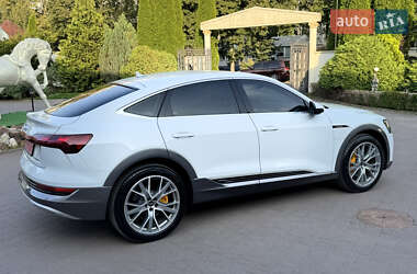 Позашляховик / Кросовер Audi e-tron 2023 в 