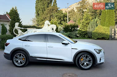 Позашляховик / Кросовер Audi e-tron 2023 в 