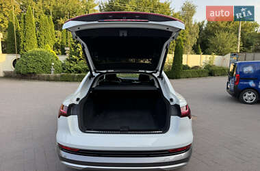 Позашляховик / Кросовер Audi e-tron 2023 в 