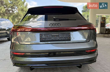 Внедорожник / Кроссовер Audi e-tron 2023 в 