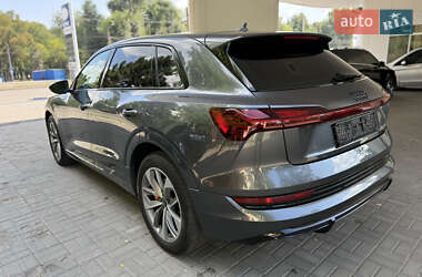 Внедорожник / Кроссовер Audi e-tron 2023 в 