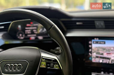 Внедорожник / Кроссовер Audi e-tron 2023 в 