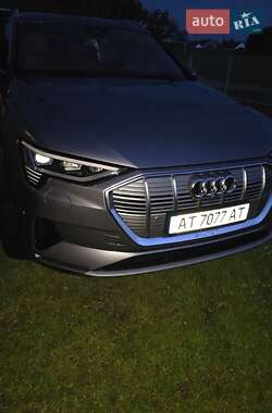 Позашляховик / Кросовер Audi e-tron 2019 в 