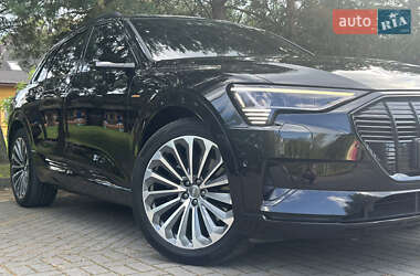 Внедорожник / Кроссовер Audi e-tron 2020 в 