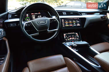Внедорожник / Кроссовер Audi e-tron 2020 в 