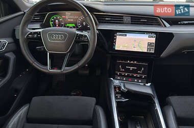 Внедорожник / Кроссовер Audi e-tron 2020 в 