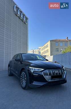 Внедорожник / Кроссовер Audi e-tron 2021 в 