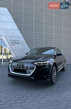 Внедорожник / Кроссовер Audi e-tron 2021 в 