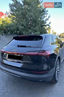Внедорожник / Кроссовер Audi e-tron 2021 в 