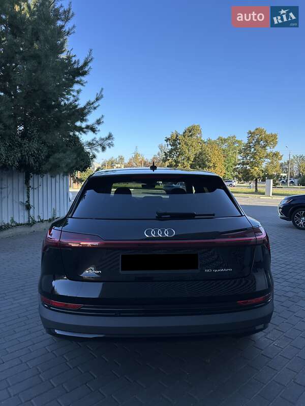 Внедорожник / Кроссовер Audi e-tron 2021 в Киеве фото 12 Внедорожник / Кроссовер Audi e-tron 2021 в Киеве