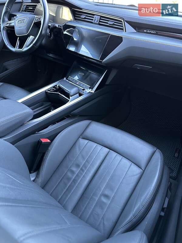 Внедорожник / Кроссовер Audi e-tron 2021 в Киеве фото 29 Внедорожник / Кроссовер Audi e-tron 2021 в Киеве