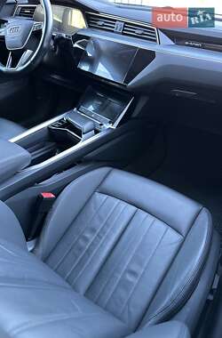 Внедорожник / Кроссовер Audi e-tron 2021 в 