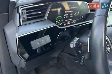 Позашляховик / Кросовер Audi e-tron 2022 в 