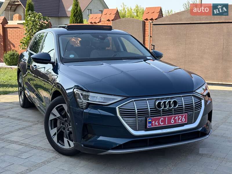 Позашляховик / Кросовер Audi e-tron 2020 в 