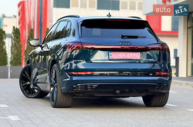 Внедорожник / Кроссовер Audi e-tron 2022 в 