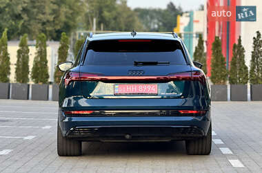 Внедорожник / Кроссовер Audi e-tron 2022 в 