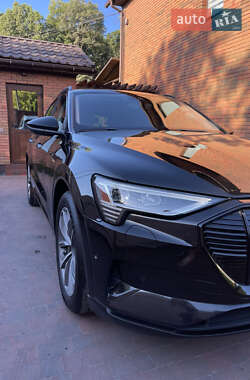 Позашляховик / Кросовер Audi e-tron 2020 в 
