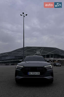 Внедорожник / Кроссовер Audi e-tron 2022 в 