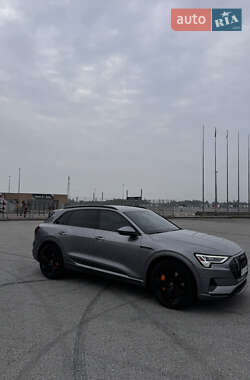 Внедорожник / Кроссовер Audi e-tron 2022 в 