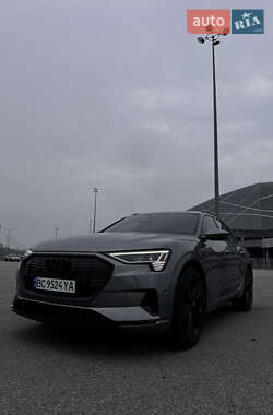 Внедорожник / Кроссовер Audi e-tron 2022 в 