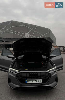 Внедорожник / Кроссовер Audi e-tron 2022 в 