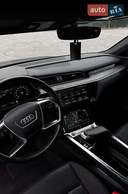 Внедорожник / Кроссовер Audi e-tron 2022 в 