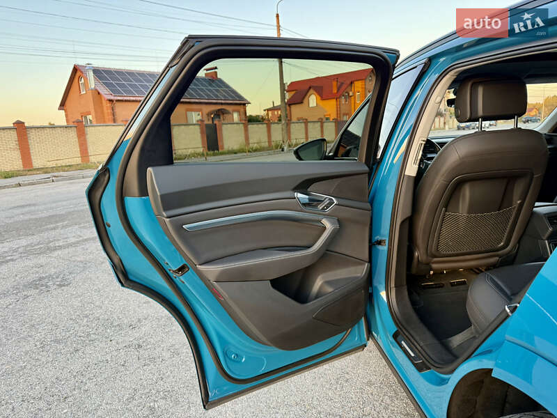 Внедорожник / Кроссовер Audi e-tron 2019 в Киеве