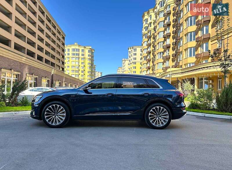 Внедорожник / Кроссовер Audi e-tron 2018 в Киеве