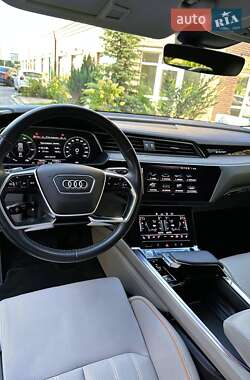 Внедорожник / Кроссовер Audi e-tron 2018 в 