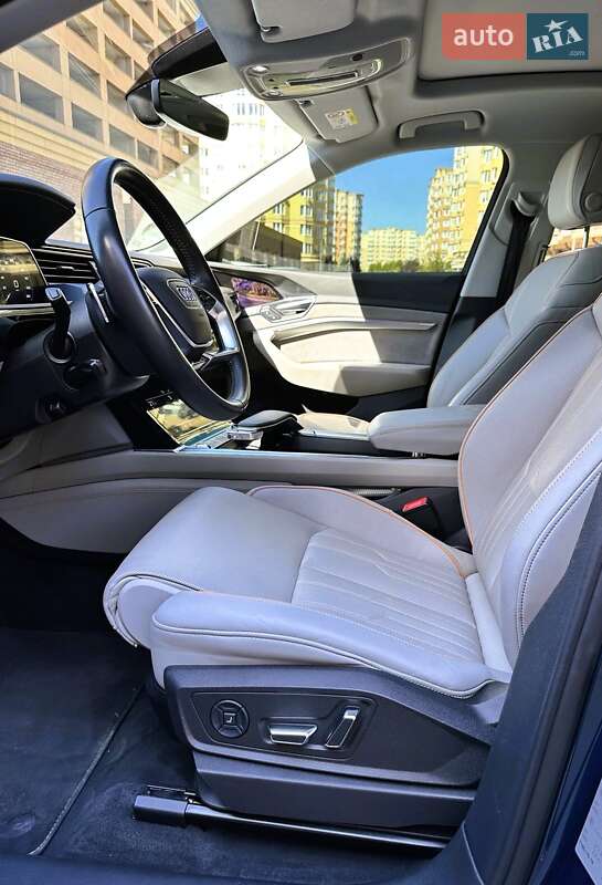 Внедорожник / Кроссовер Audi e-tron 2018 в Киеве
