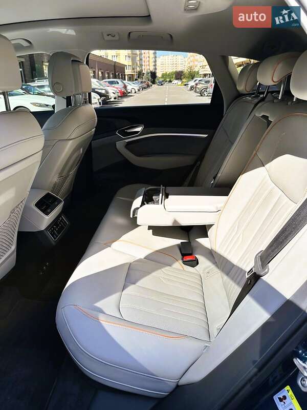 Внедорожник / Кроссовер Audi e-tron 2018 в Киеве