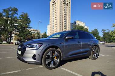 Внедорожник / Кроссовер Audi e-tron 2021 в 